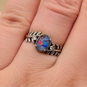 Elegant Silver Leaf and Opal Ring